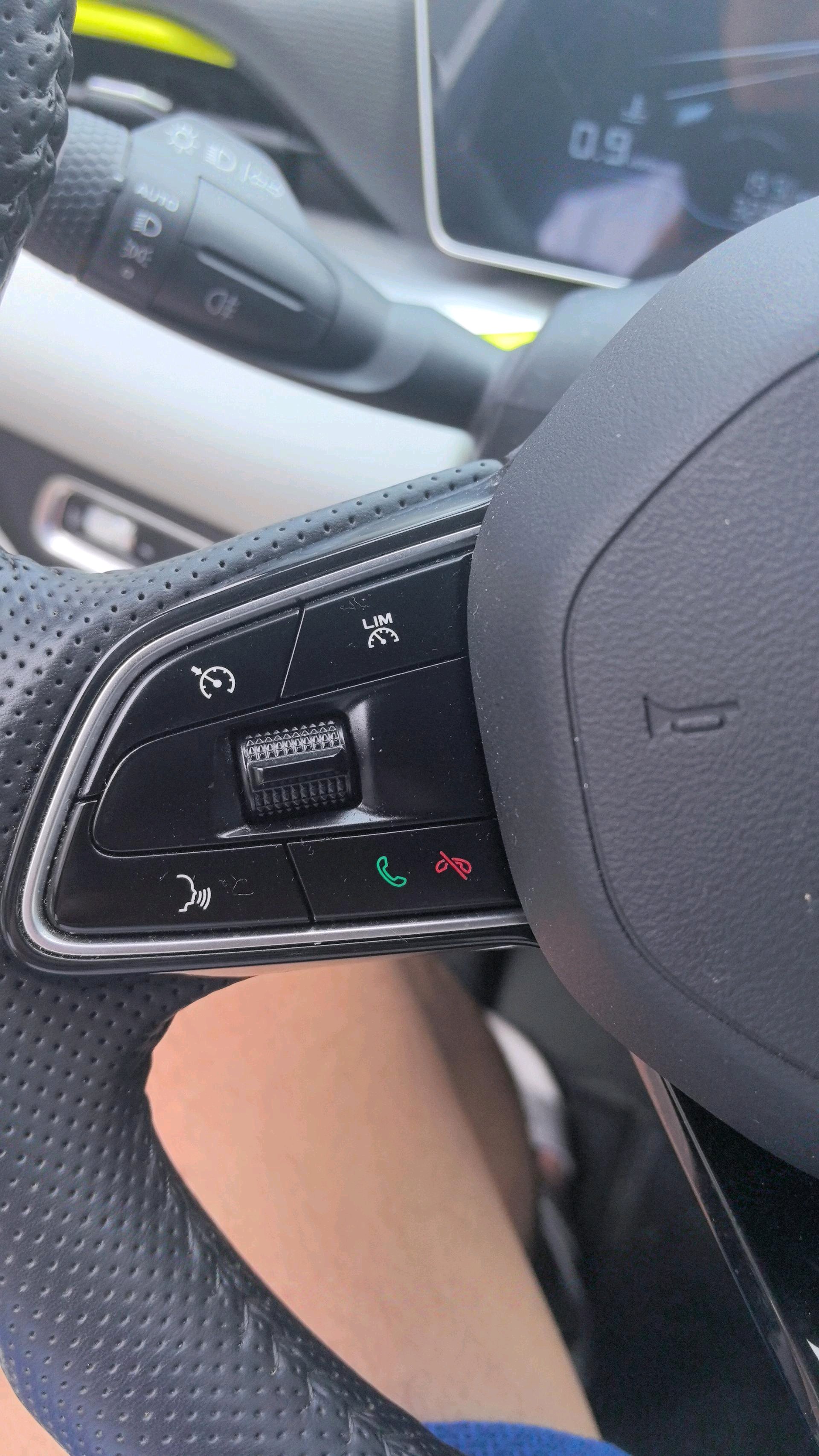 GEELY Coolray 2023 #7 GEELY Coolray 2023 car image #7