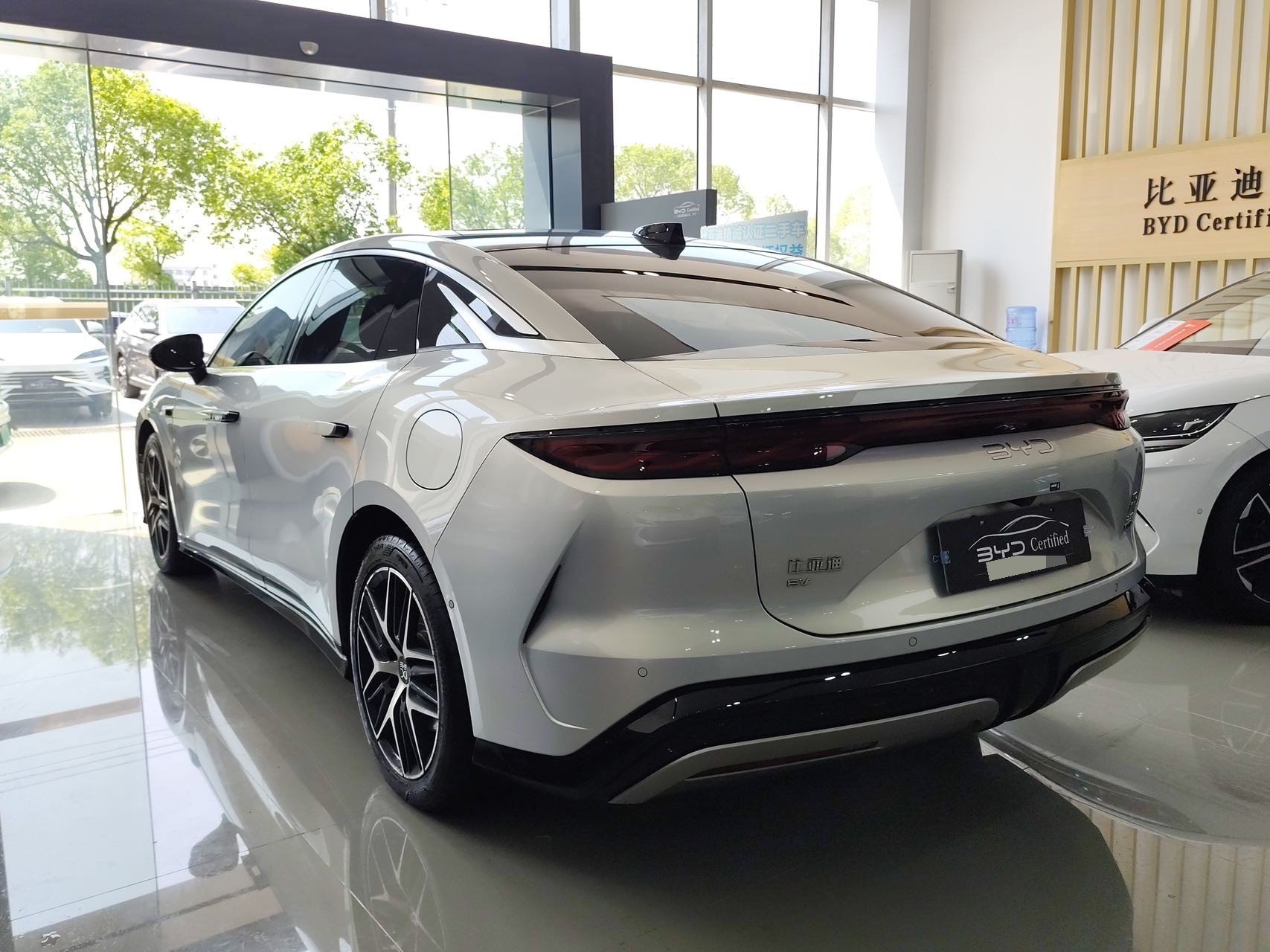 BYD HanL 2025 car image #9