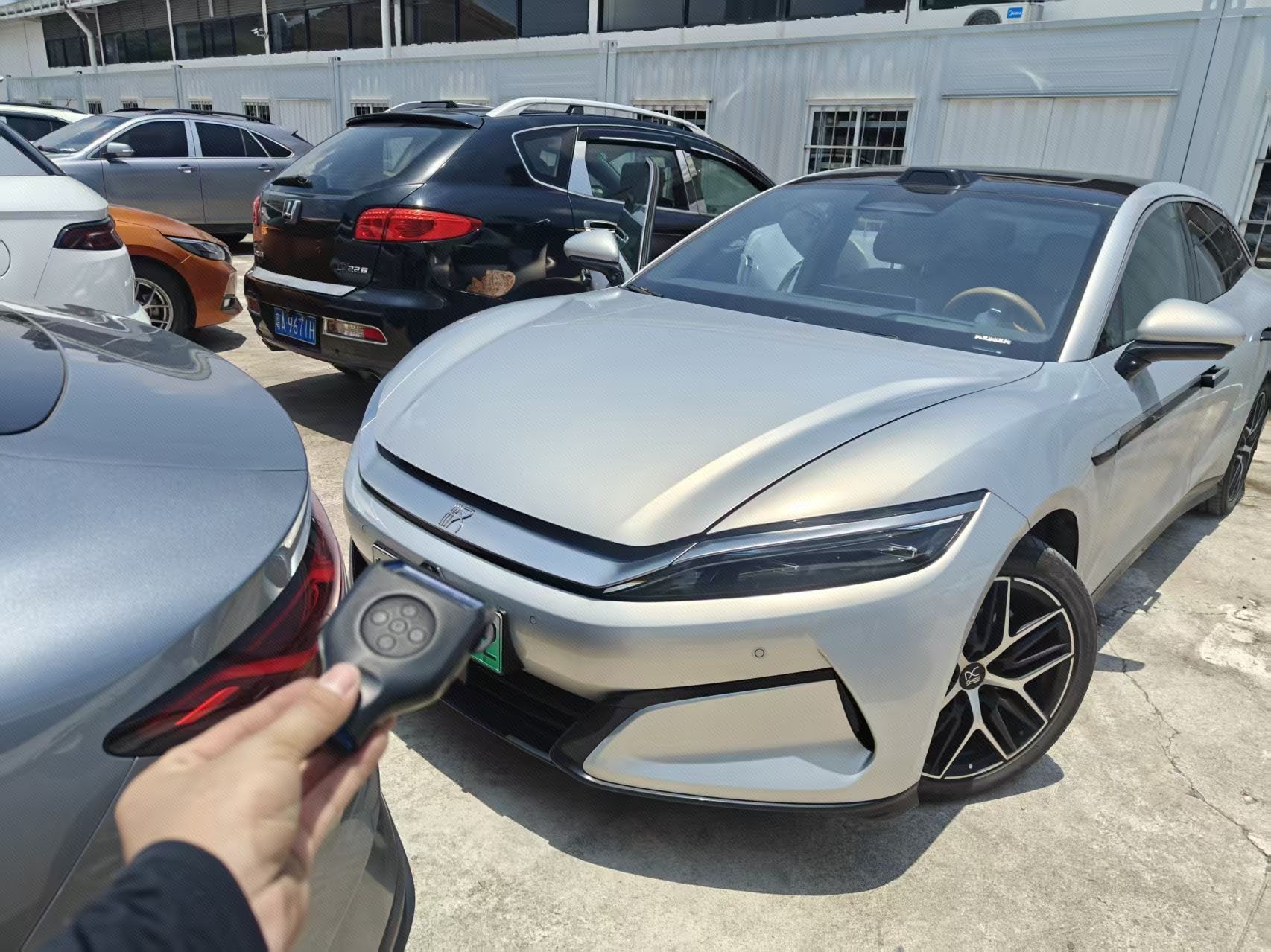 BYD HanL 2025 BYD HanL 2025 car image