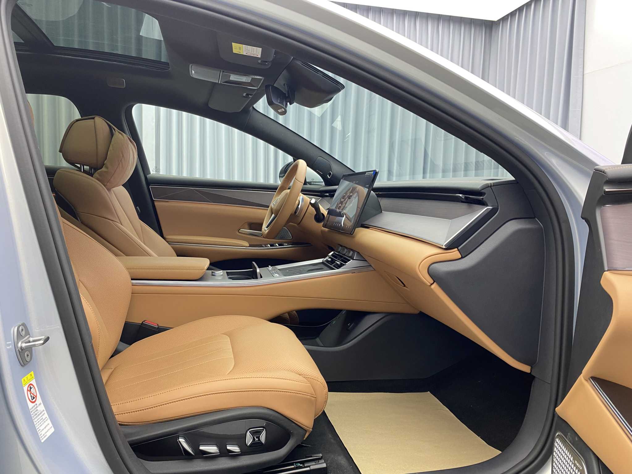 BYD HanL 2025 car image #16