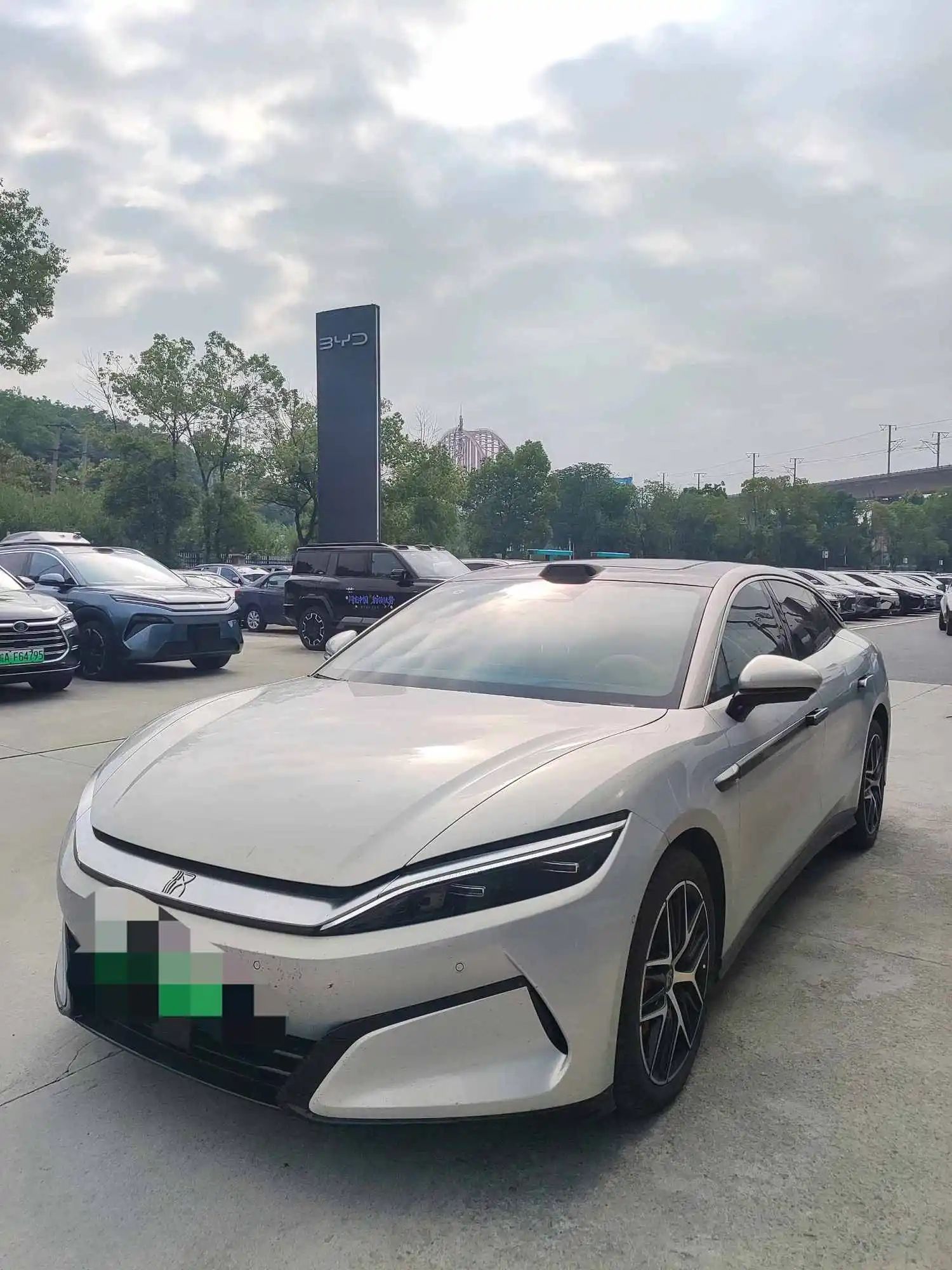BYD HanL 2025 BYD HanL 2025 car image