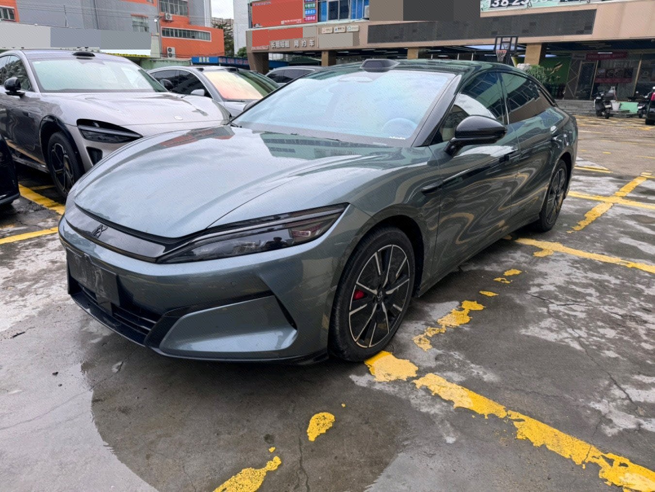 BYD HanL 2025 BYD HanL 2025 car image
