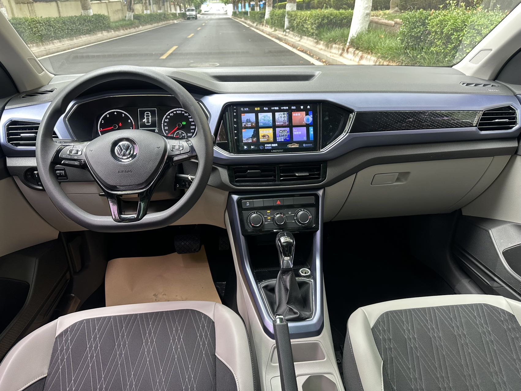 Volkswagen T-Cross 2019 immagine di auto #4