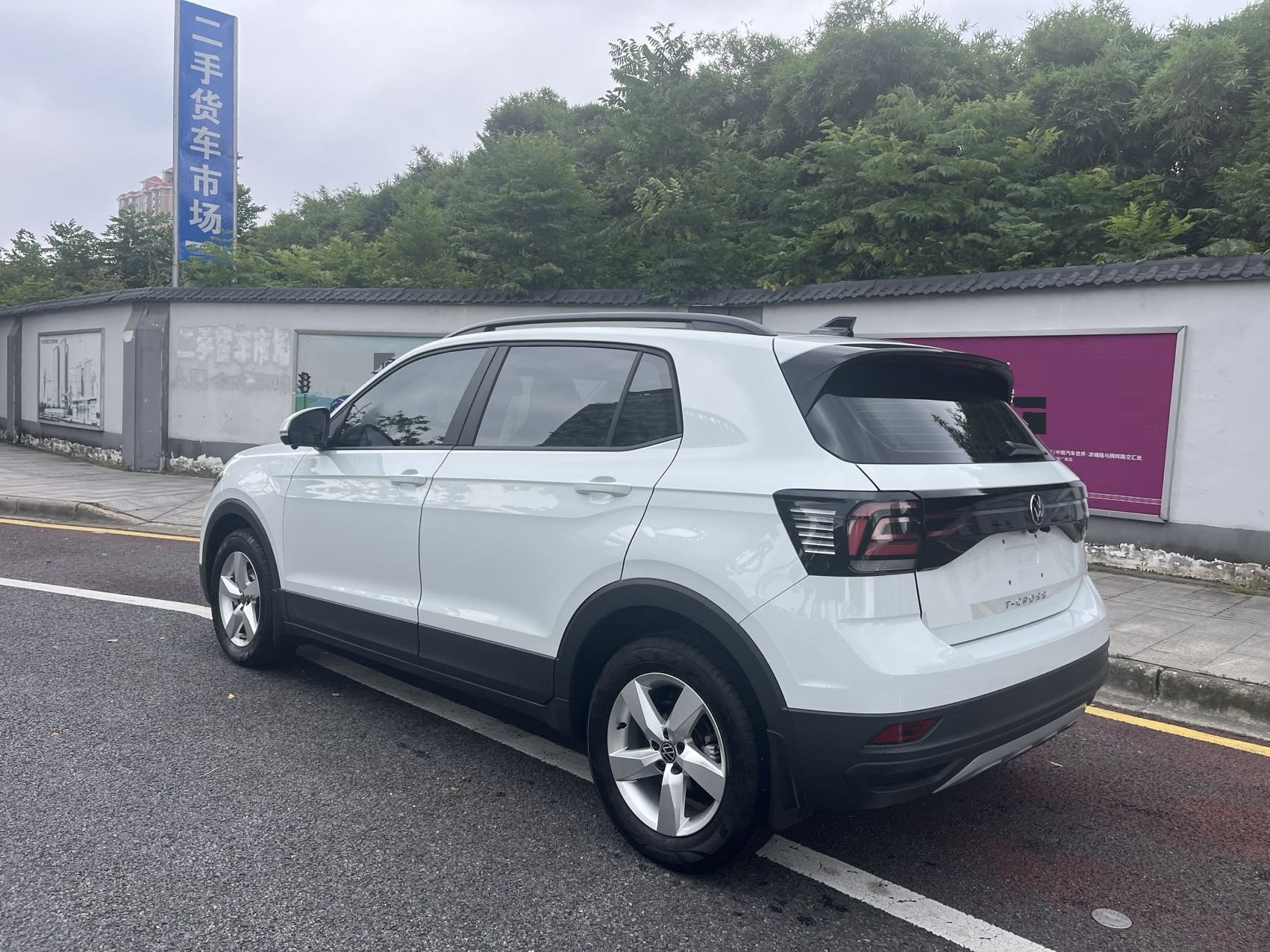 Volkswagen T-Cross 2024 car image #3