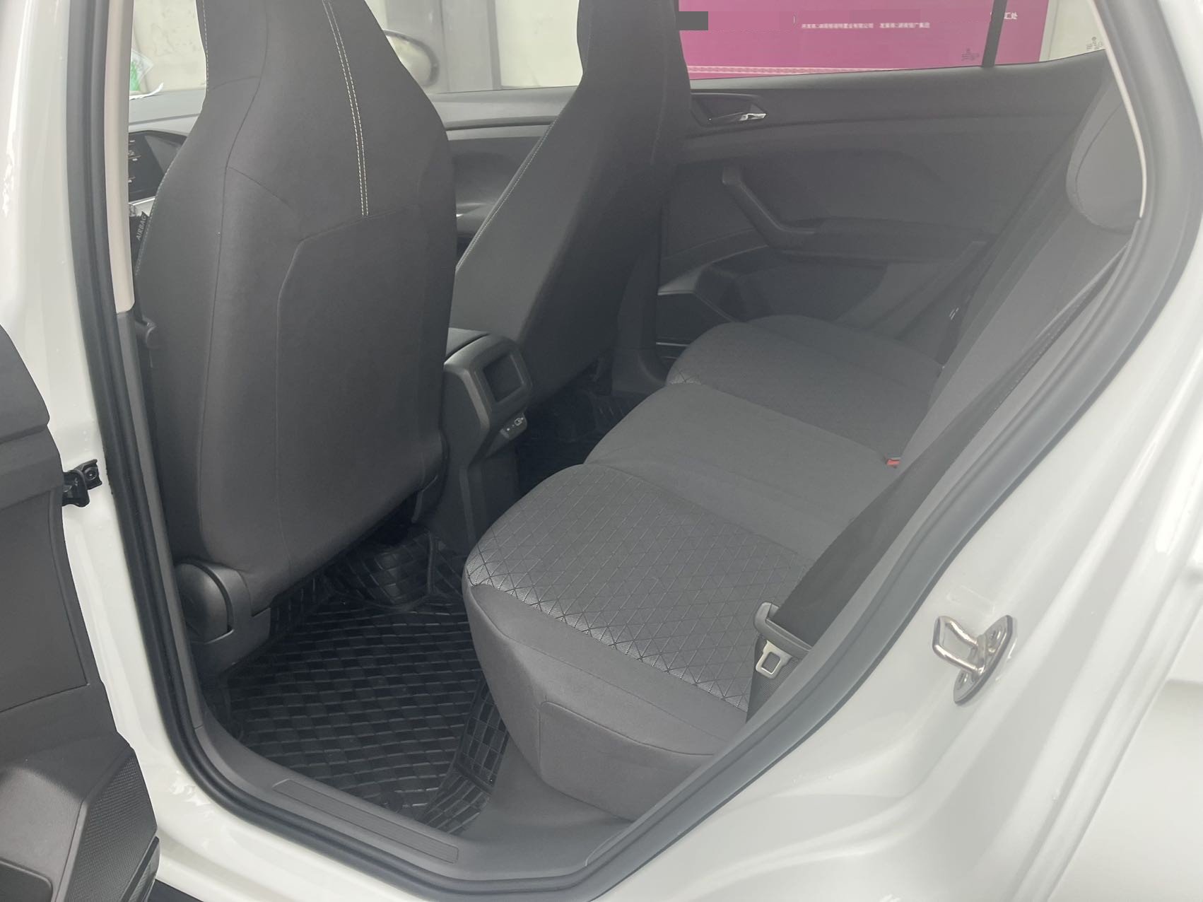 Volkswagen T-Cross 2024 car image #6