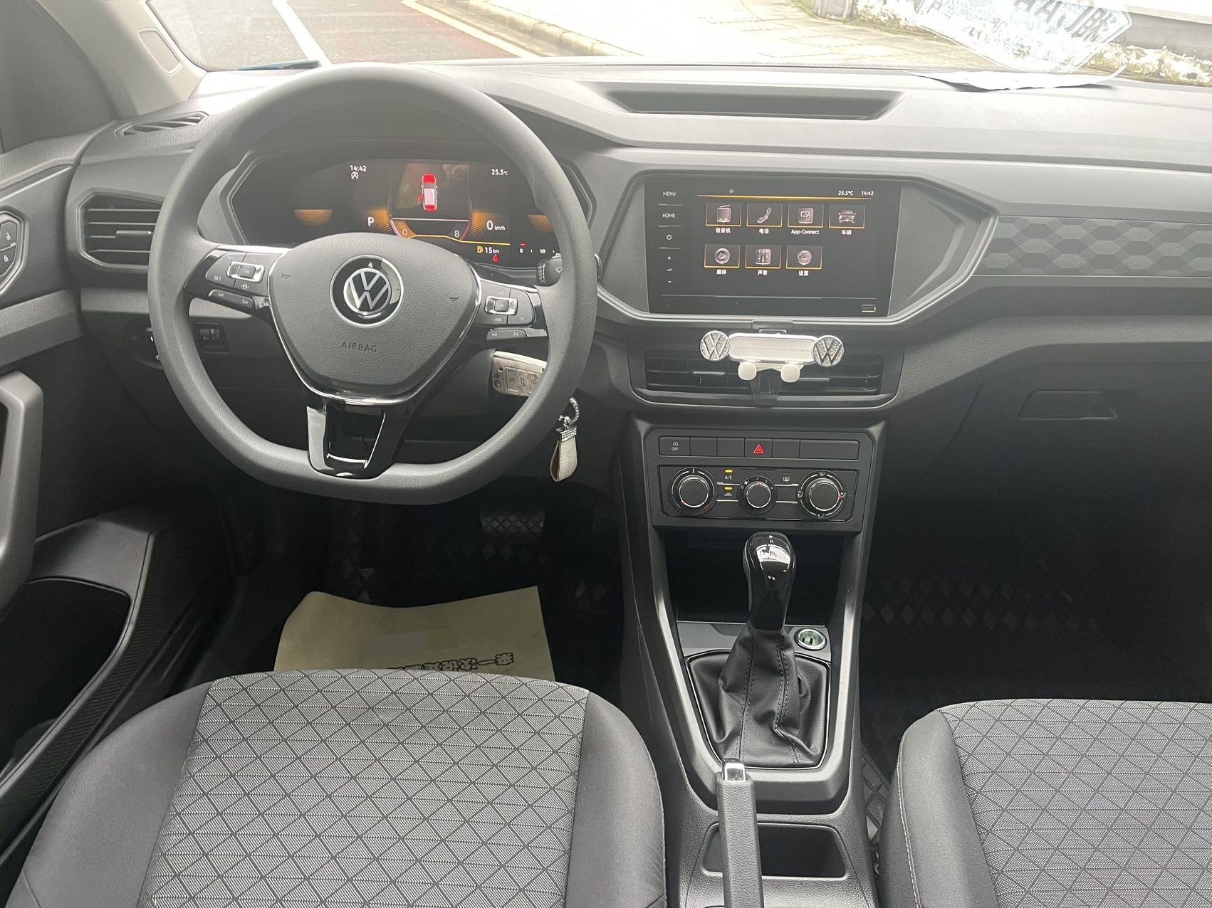 Volkswagen T-Cross 2024 car image #7