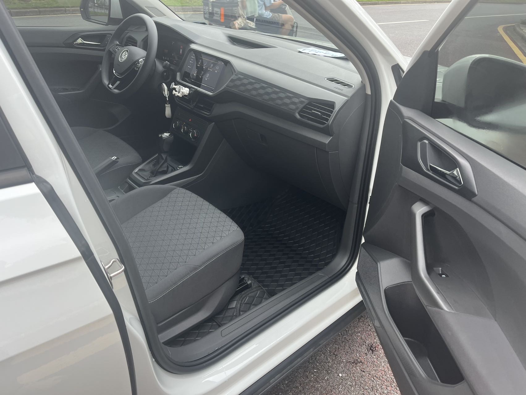 Volkswagen T-Cross 2024 car image #8