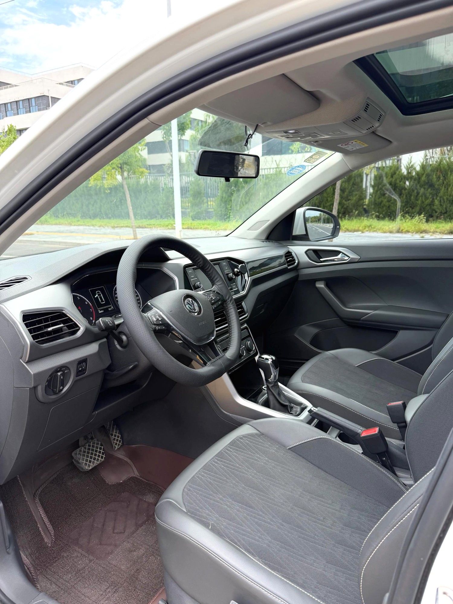 Volkswagen T-Cross 2019 #4 Volkswagen T-Cross 2019 car image #4