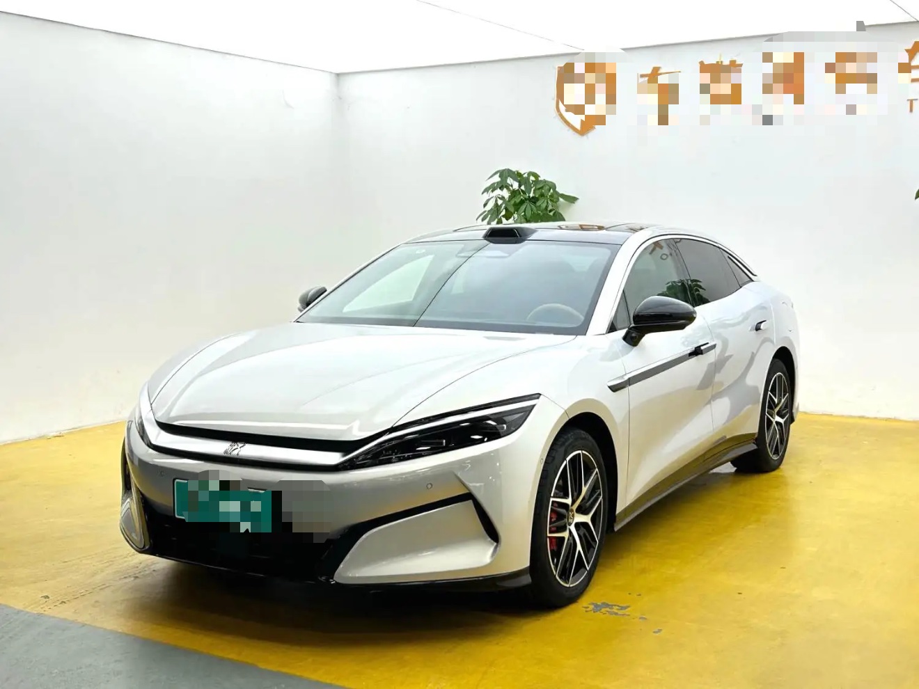 BYD HanL 2025 BYD HanL 2025 car image