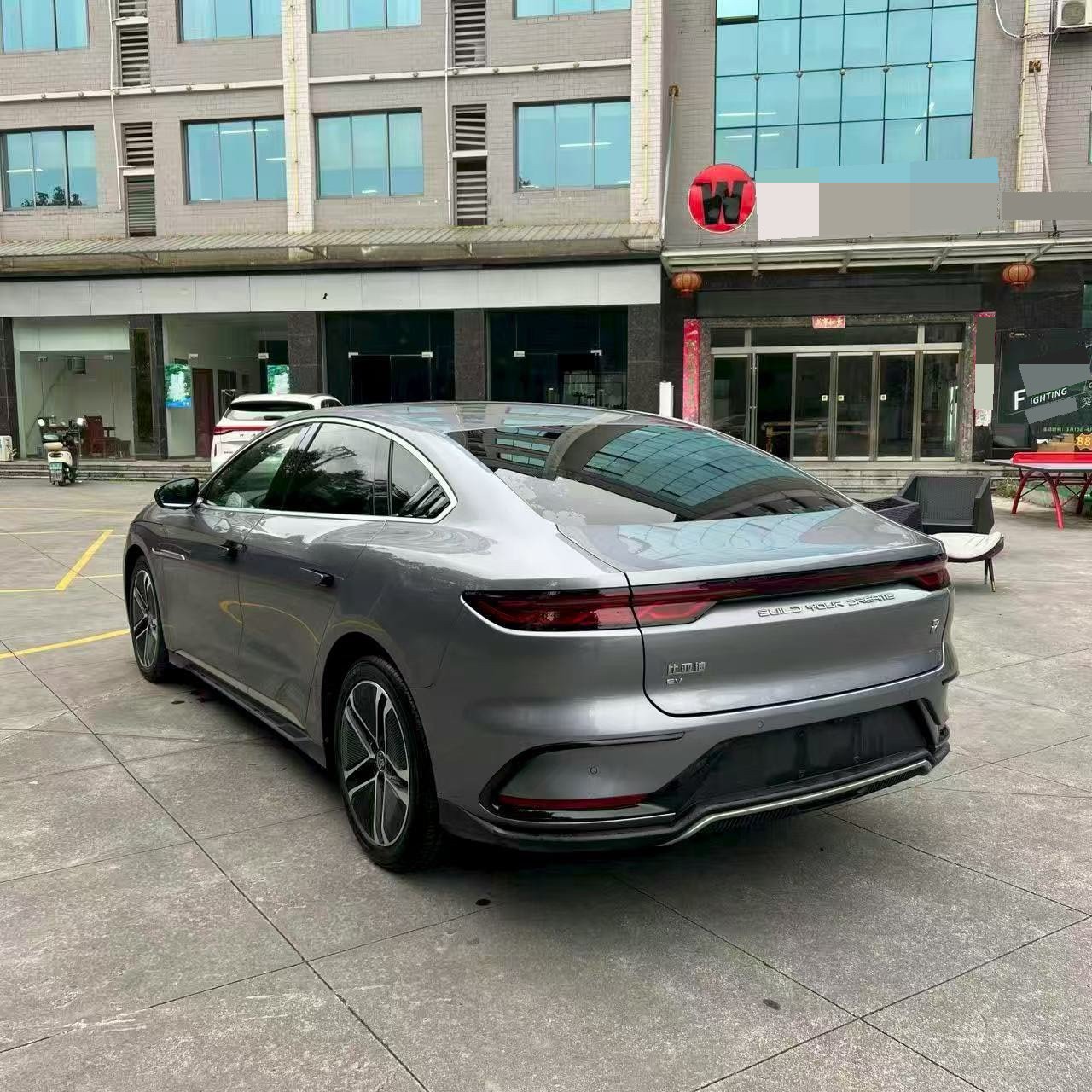 BYD Han 2023 car image #9