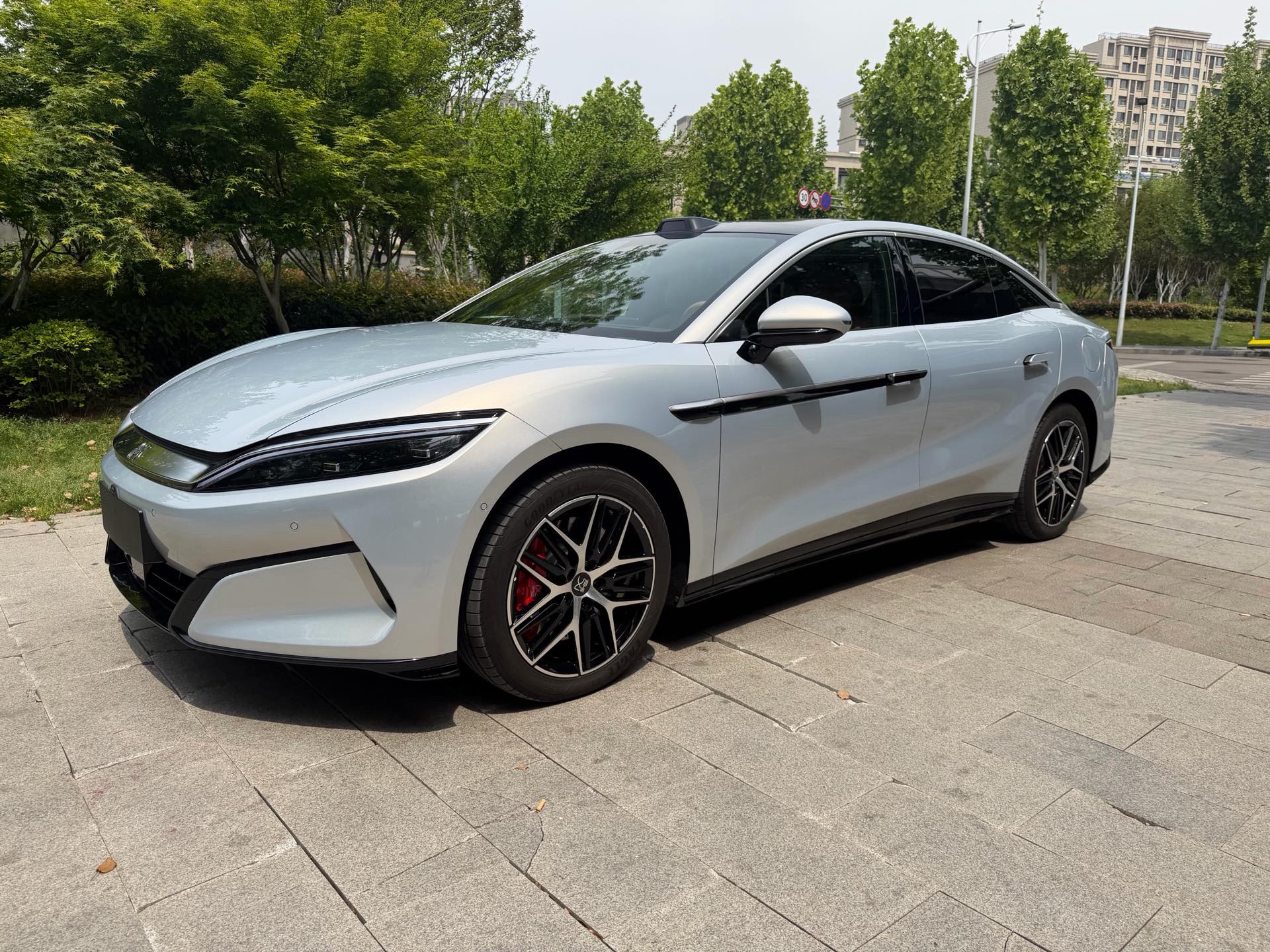 BYD HanL 2025 BYD HanL 2025 car image