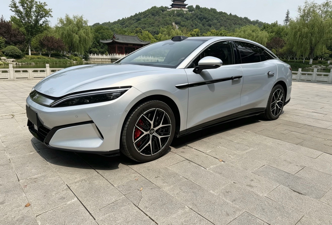 BYD HanL 2025 BYD HanL 2025 car image