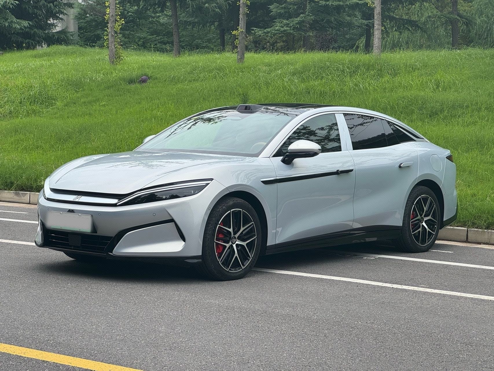 BYD HanL 2025 BYD HanL 2025 car image