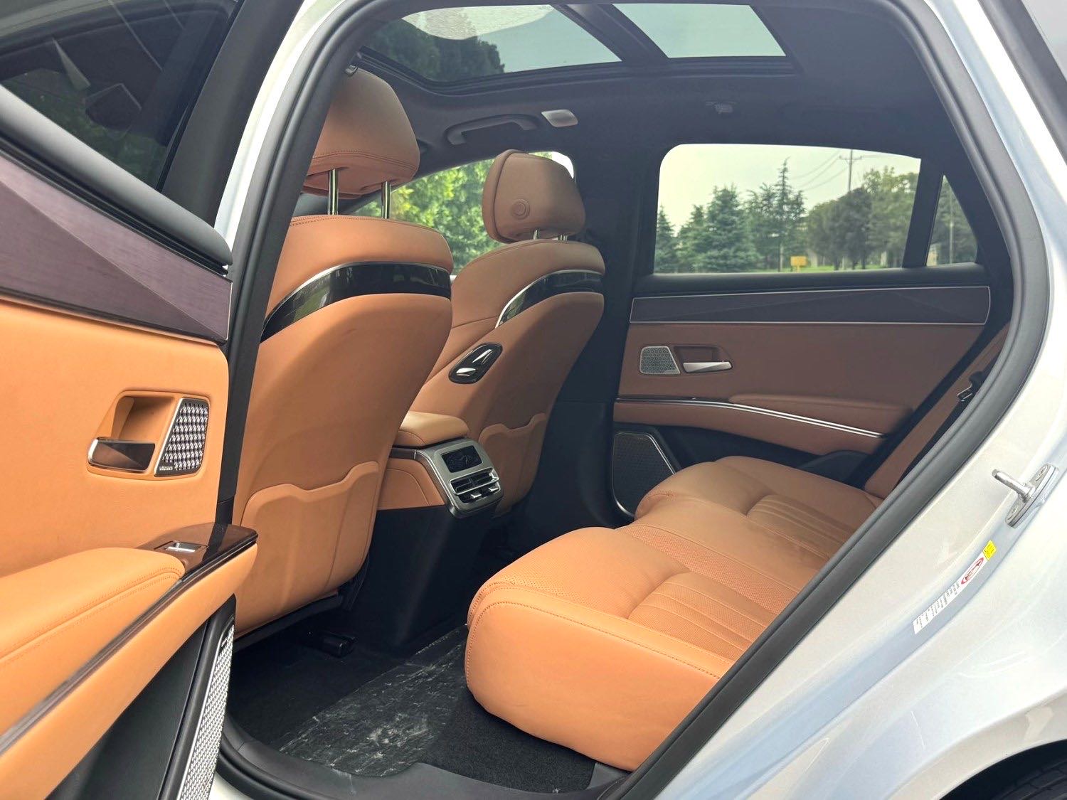 BYD HanL 2025 car image #6