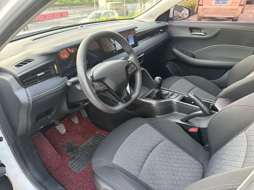 Roewe i5 2023 car image #3