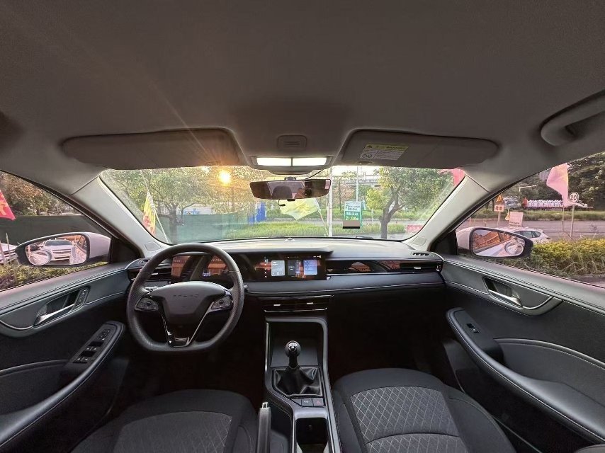 Roewe i5 2023 car image #4