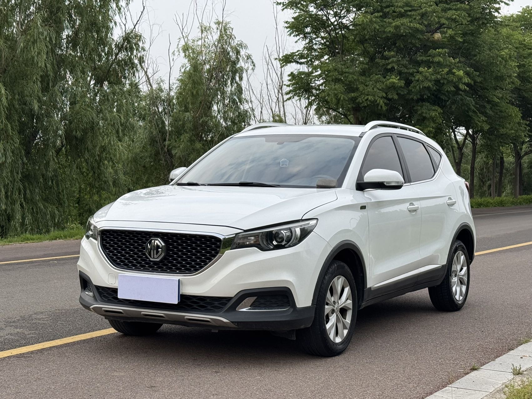 MG ZS 2017 MG ZS 2017 car image