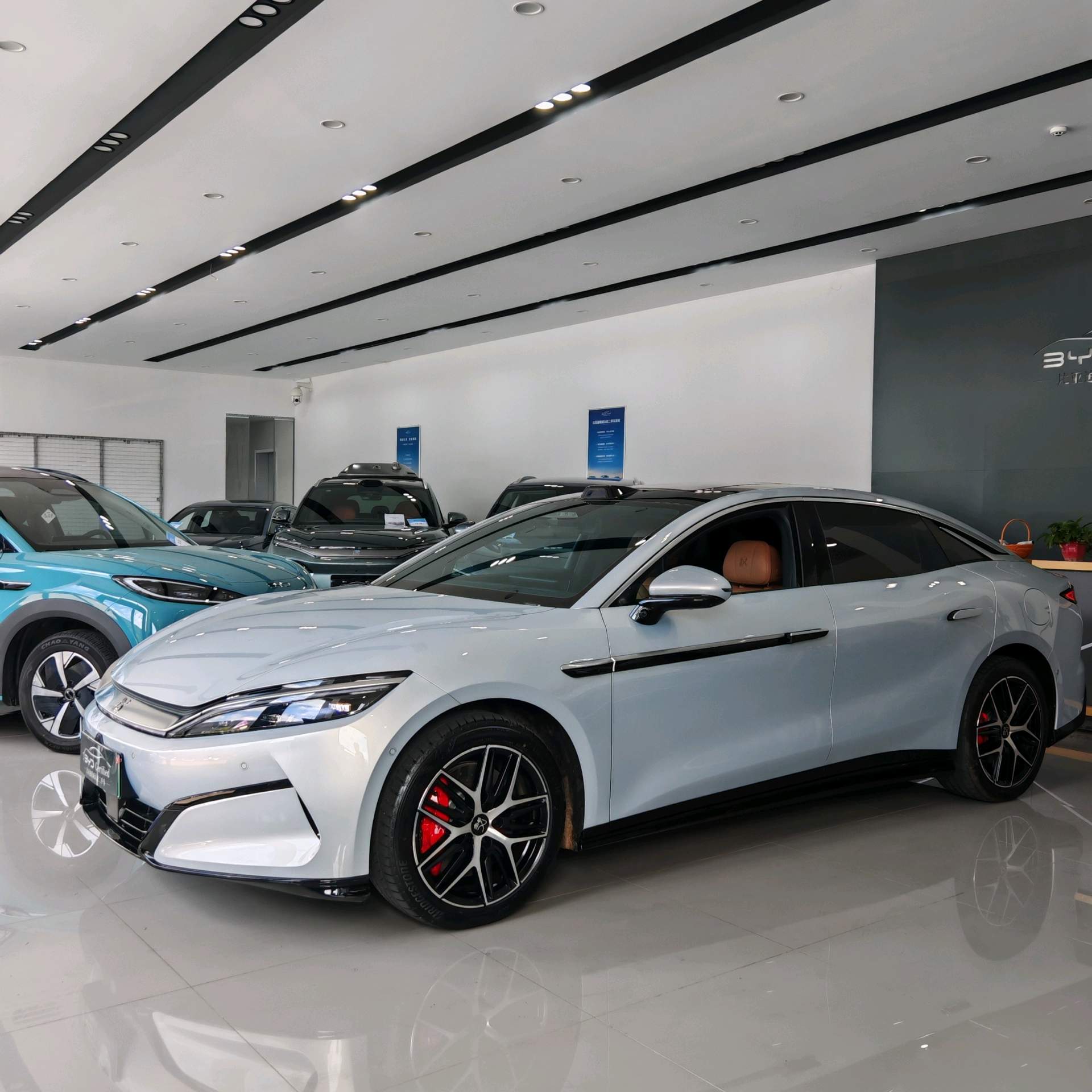 BYD HanL 2025 BYD HanL 2025 car image