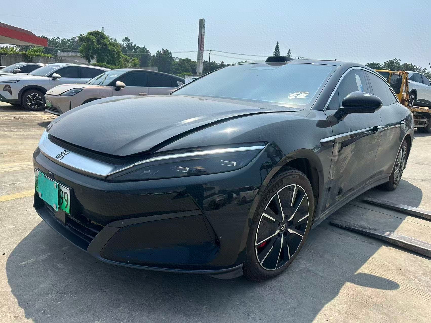 BYD HanL 2025 BYD HanL 2025 car image