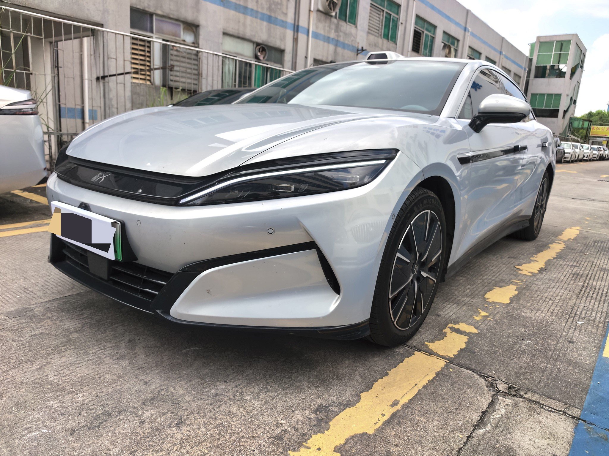 BYD HanL 2025 BYD HanL 2025 car image