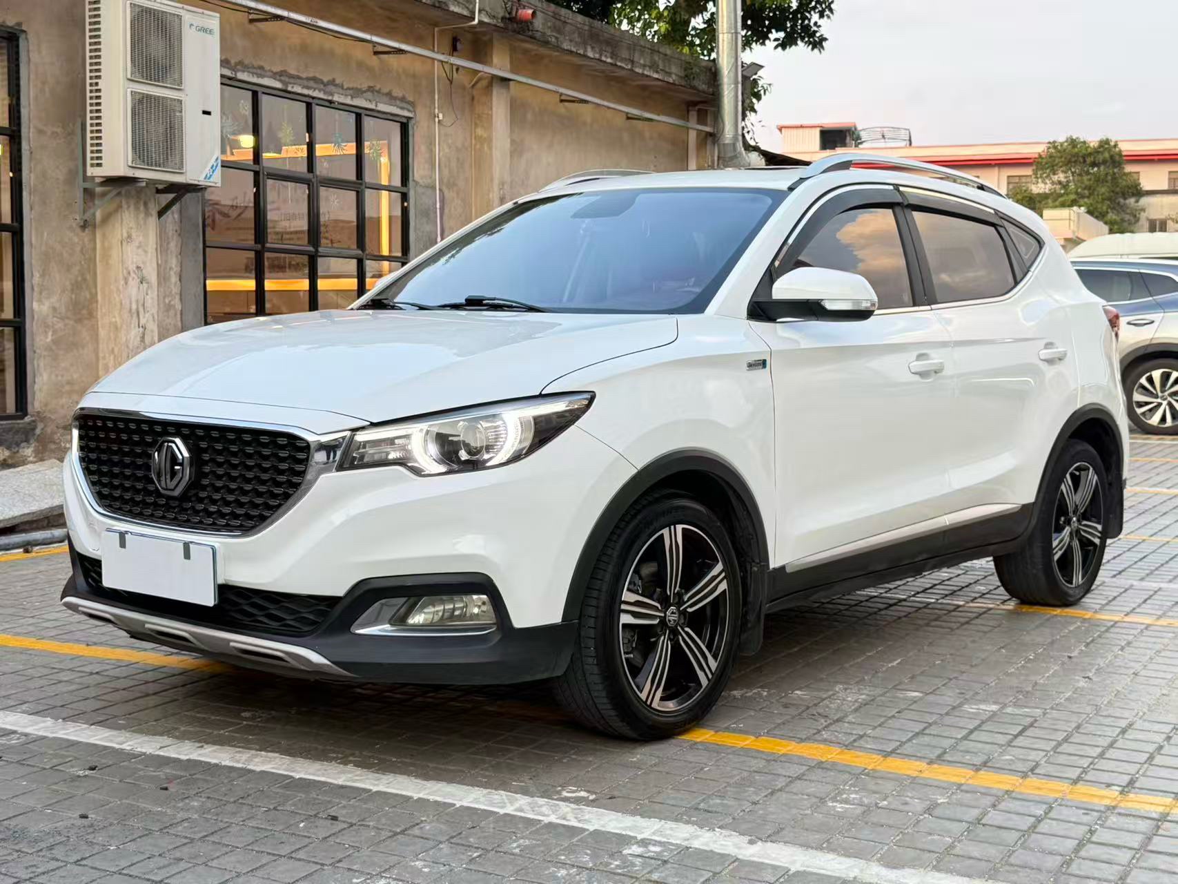 MG ZS 2019 MG ZS 2019 car image
