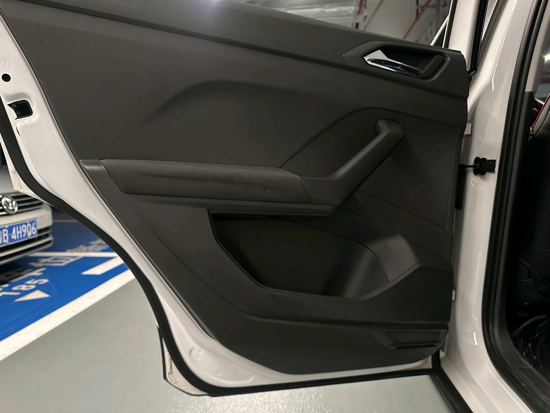 Volkswagen T-Cross 2020 #17 Volkswagen T-Cross 2020 car image #17