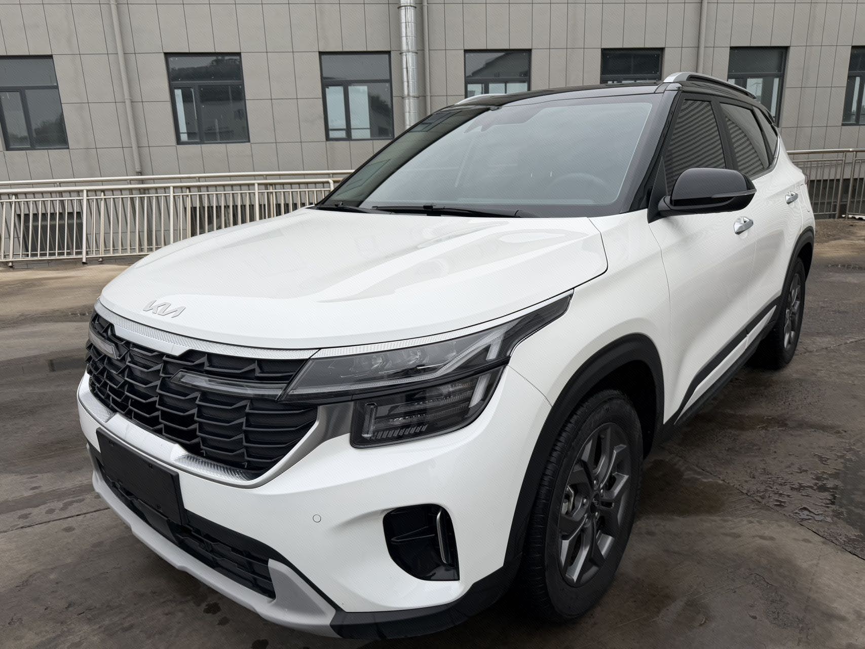 Kia Seltos 2023 Kia Seltos 2023 car image