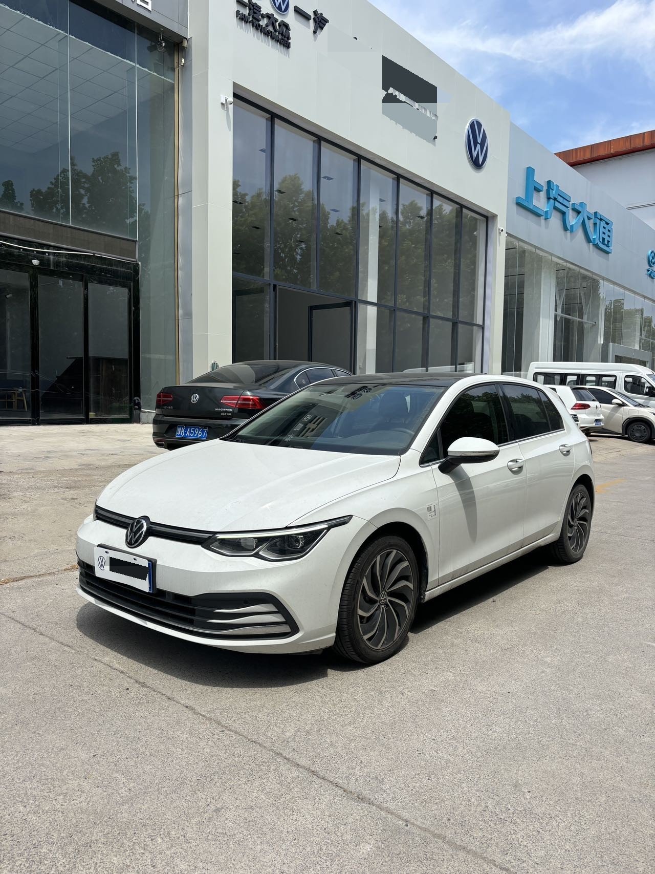 Volkswagen Golf 2024 car image 
