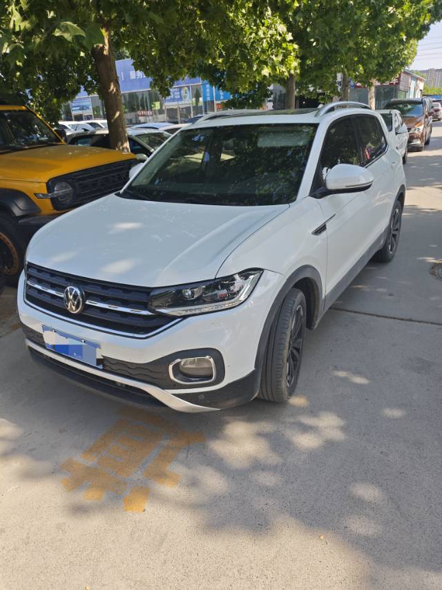 2023 immagine di auto 
