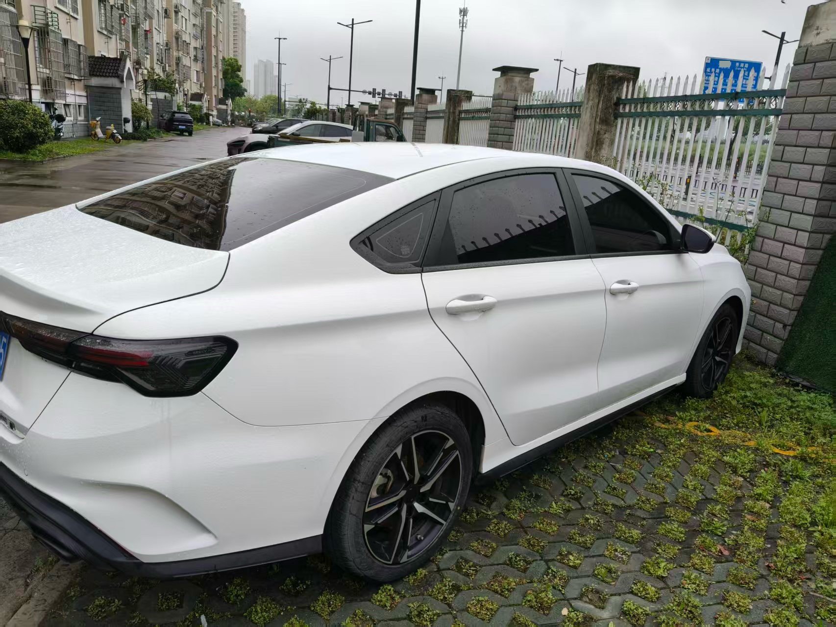 GEELY Binray 2023 #4 GEELY Binray 2023 изображение автомобиля #4