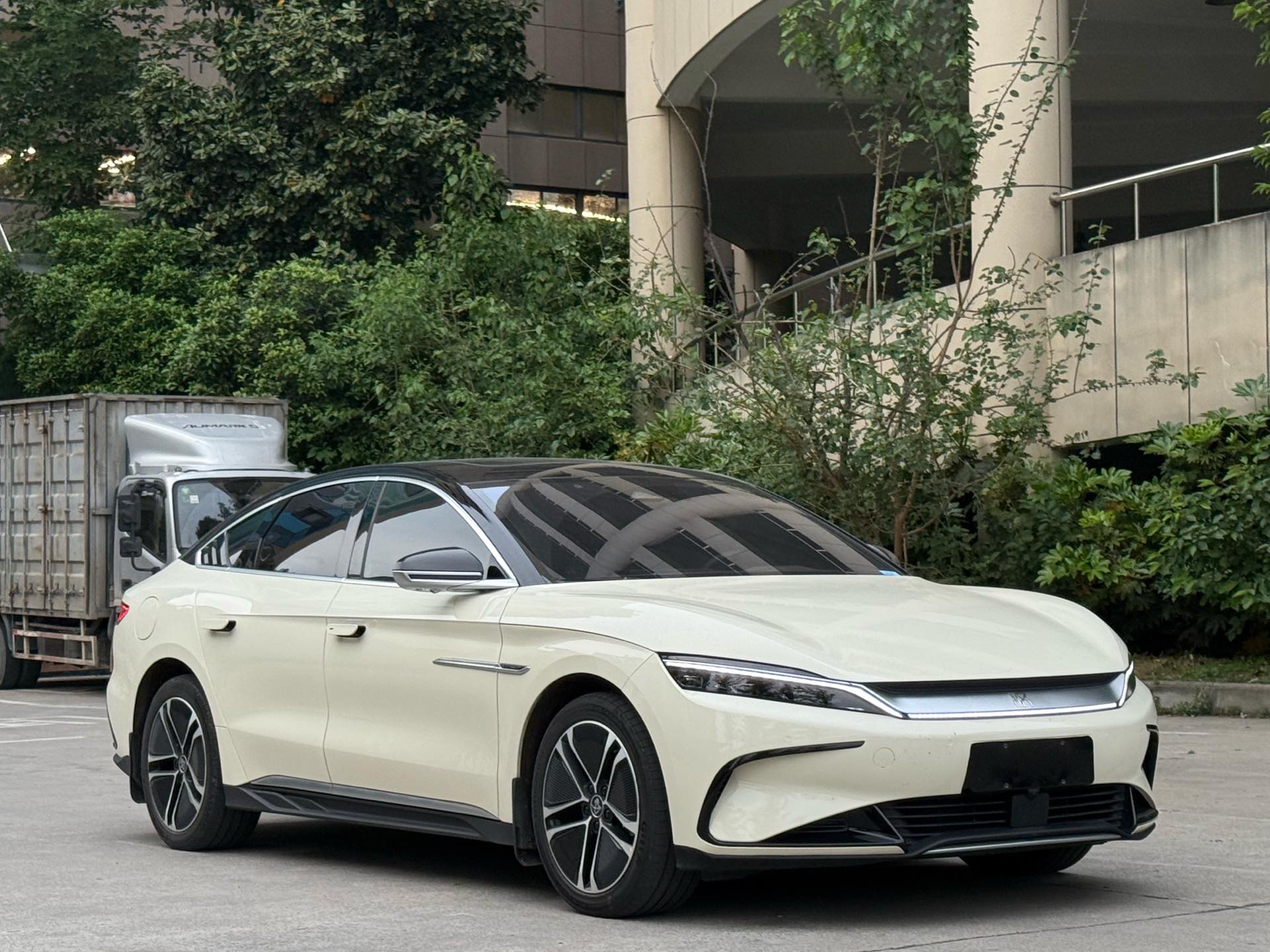 BYD Han 2023 #3 BYD Han 2023 car image #3