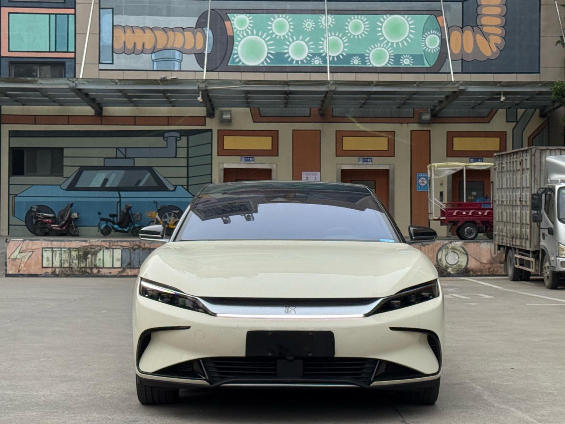 BYD Han 2023 #2 BYD Han 2023 car image #2