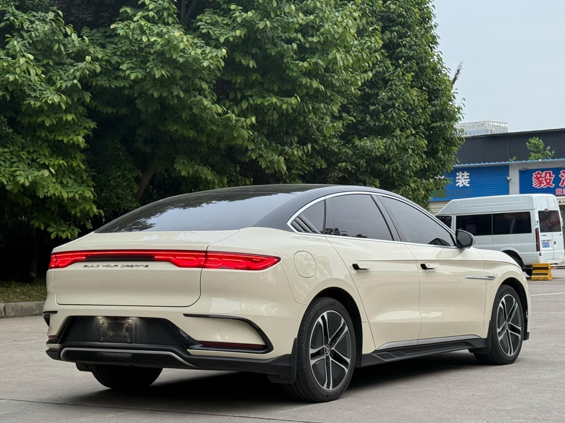 BYD Han 2023 #9 BYD Han 2023 car image #9