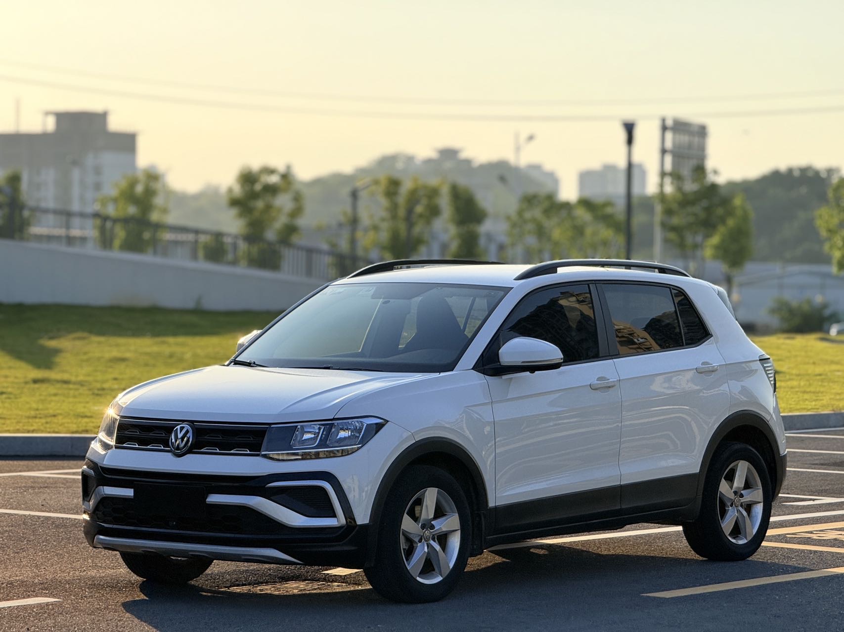 Volkswagen T-Cross 2019 Volkswagen T-Cross 2019 car image