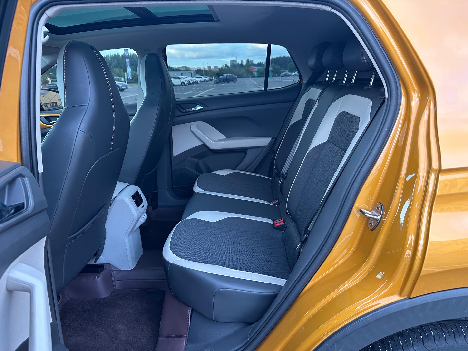 Volkswagen T-Cross 2023 #5 Volkswagen T-Cross 2023 car image #5