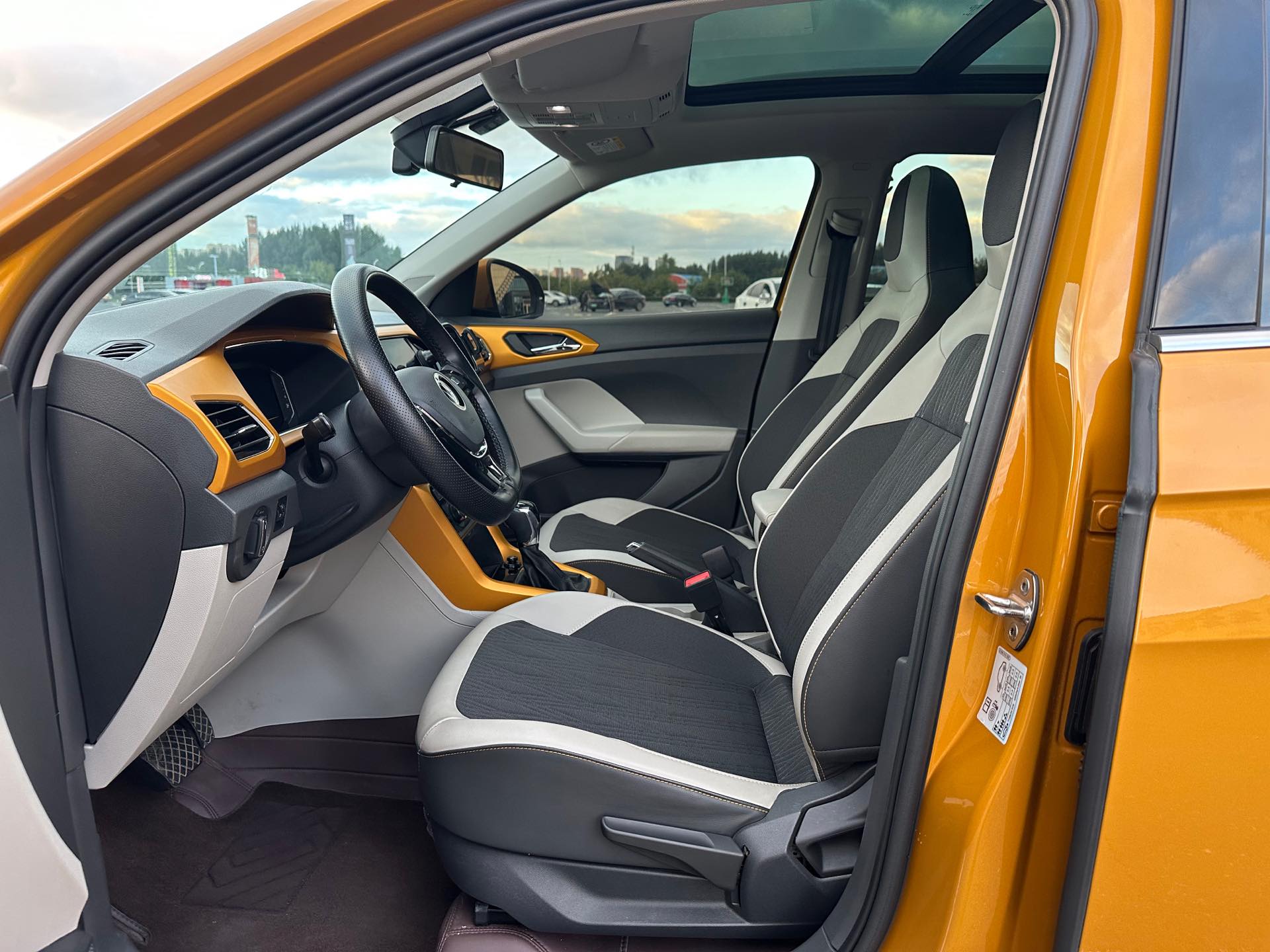 Volkswagen T-Cross 2023 #4 Volkswagen T-Cross 2023 car image #4