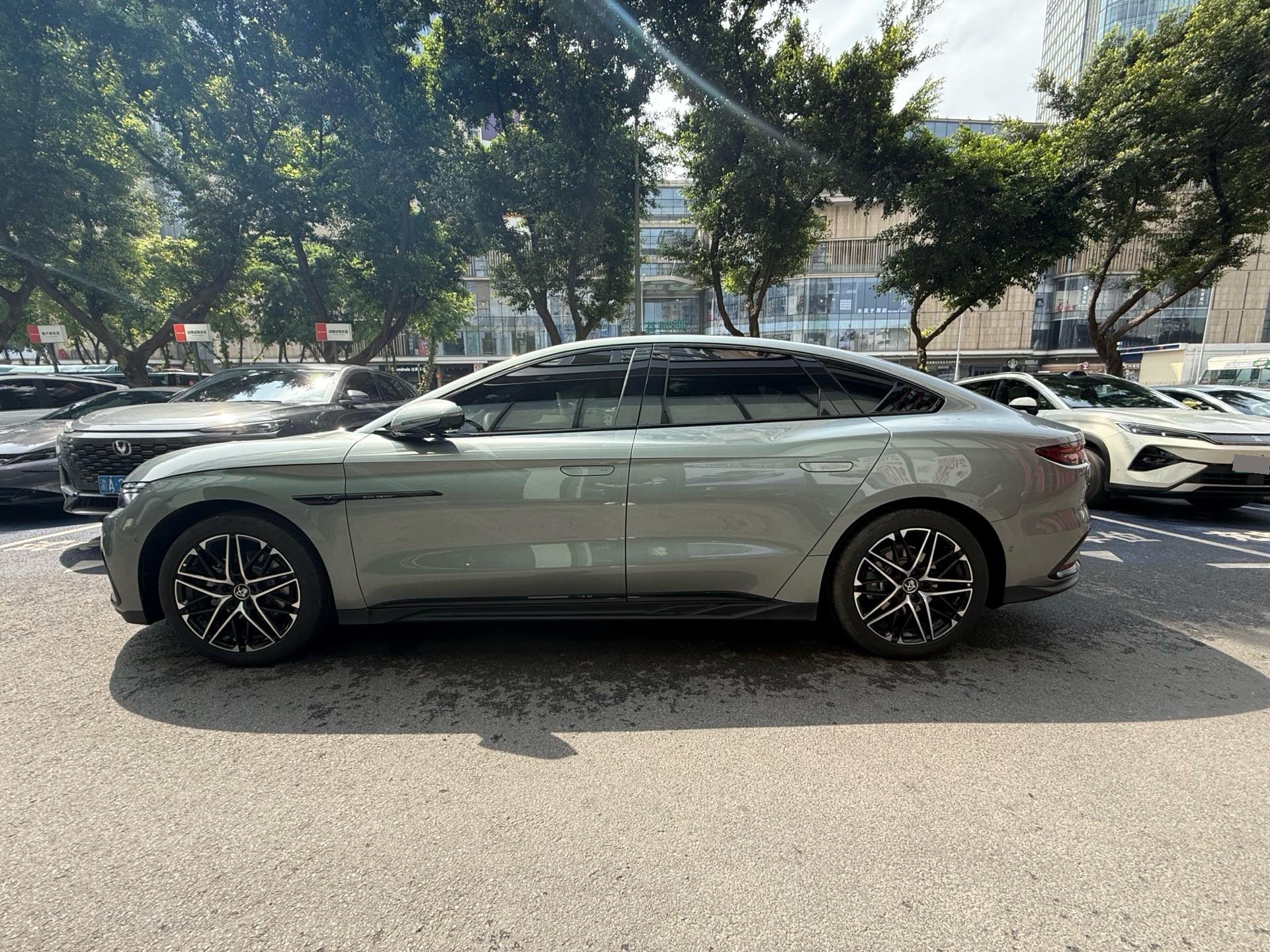 BYD Han 2025 #3 BYD Han 2025 car image #3