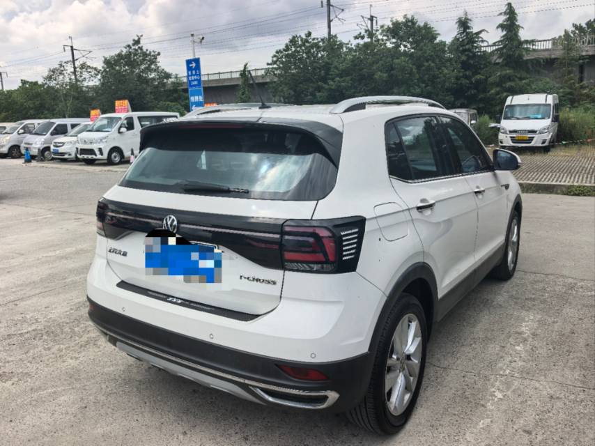 Volkswagen T-Cross 2021 immagine di auto #2