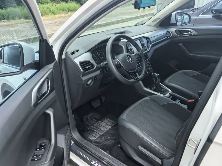 Volkswagen T-Cross 2021 immagine di auto #3
