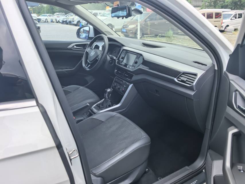 Volkswagen T-Cross 2021 immagine di auto #5