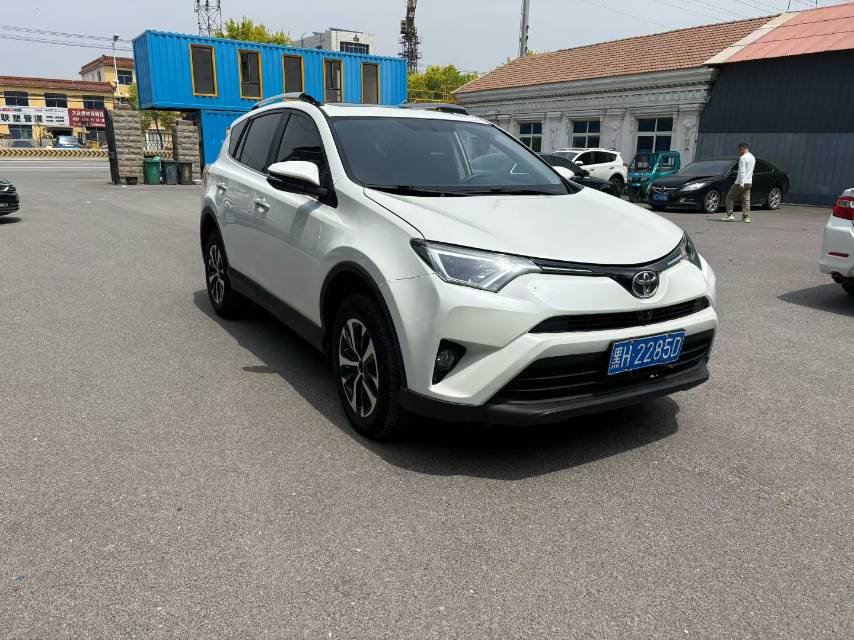 Toyota RAV4 2019 image de voiture #3