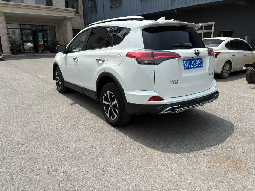 Toyota RAV4 2019 image de voiture #4