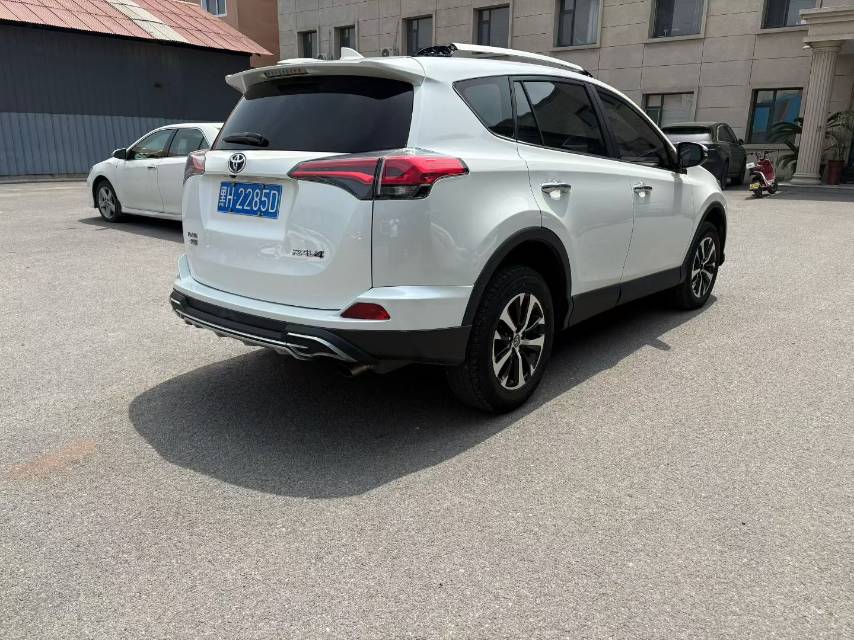 Toyota RAV4 2019 image de voiture #5