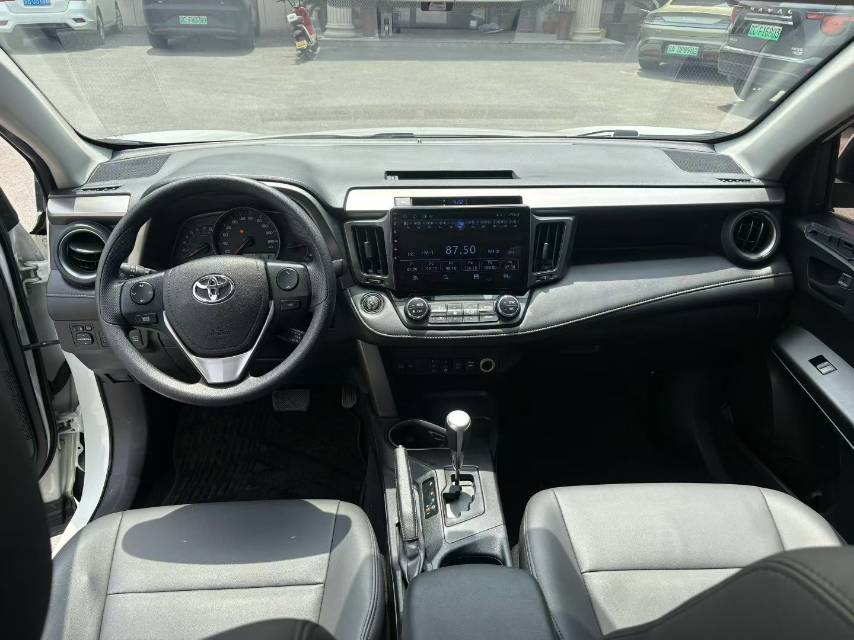 Toyota RAV4 2019 image de voiture #7