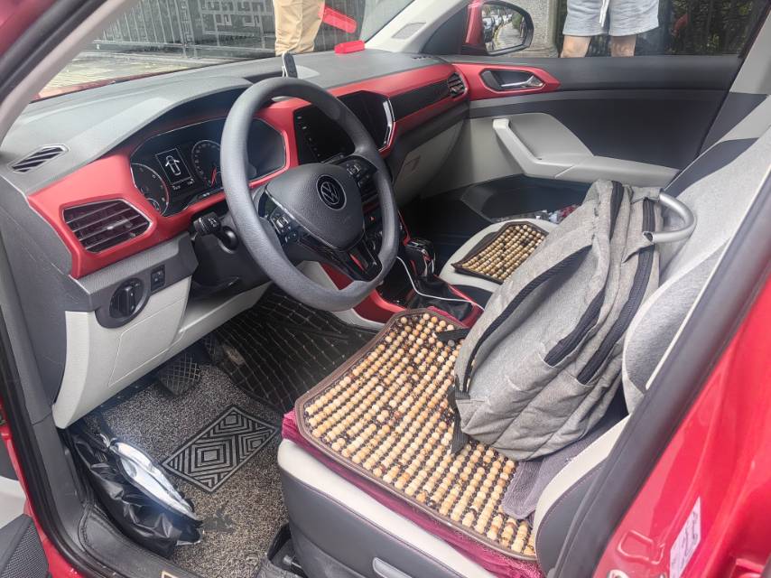 Volkswagen T-Cross 2020 car image #3