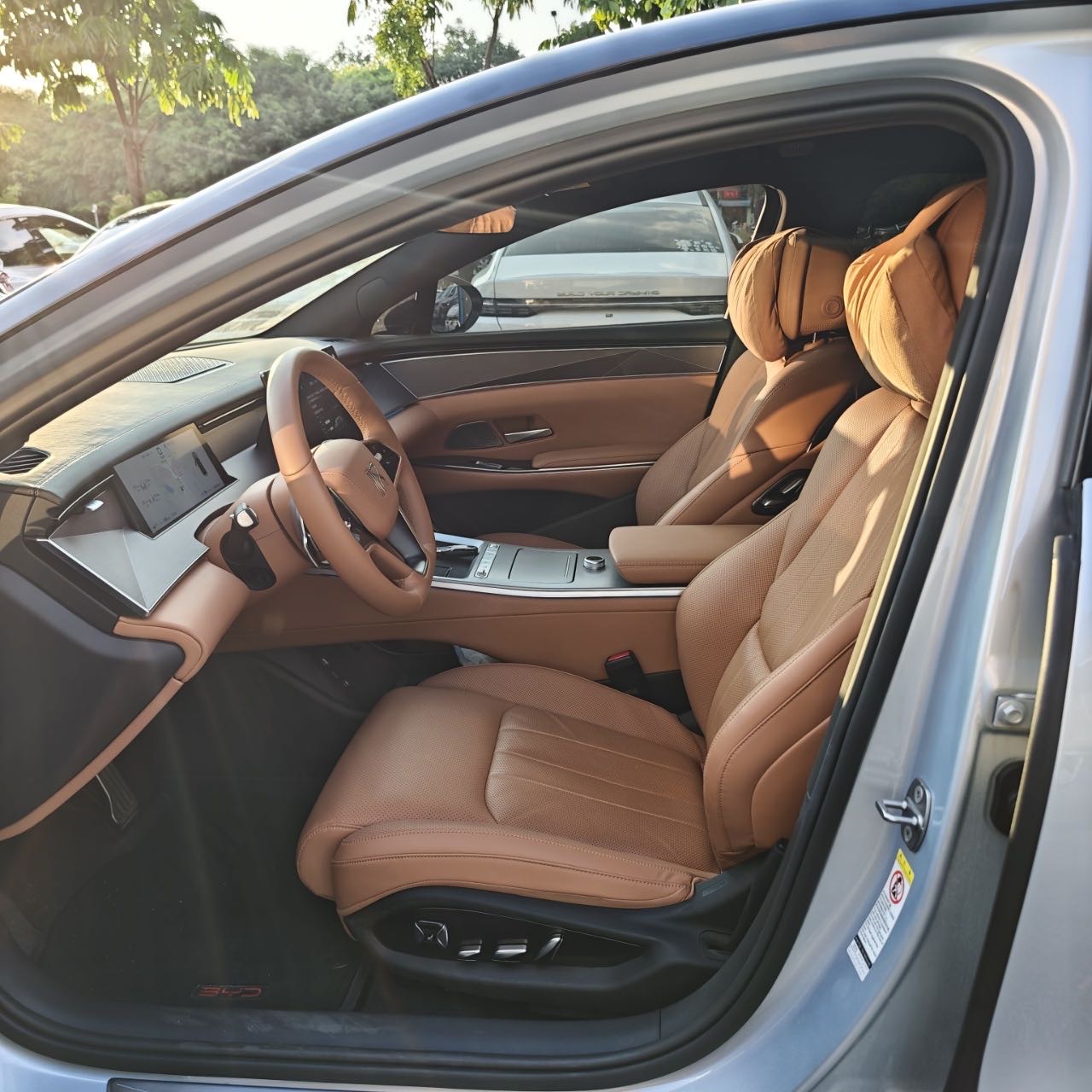 BYD HanL 2025 صورة سيارة #2