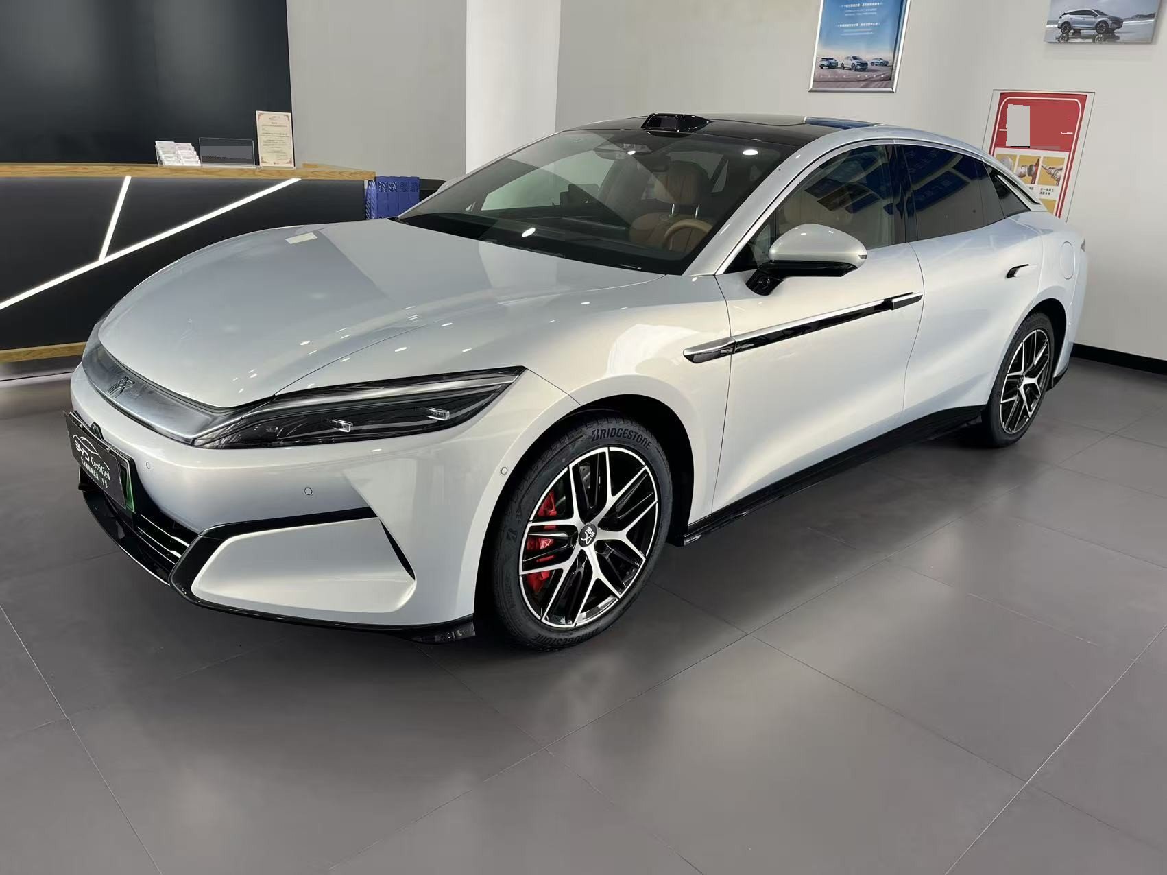 BYD HanL 2025 BYD HanL 2025 car image