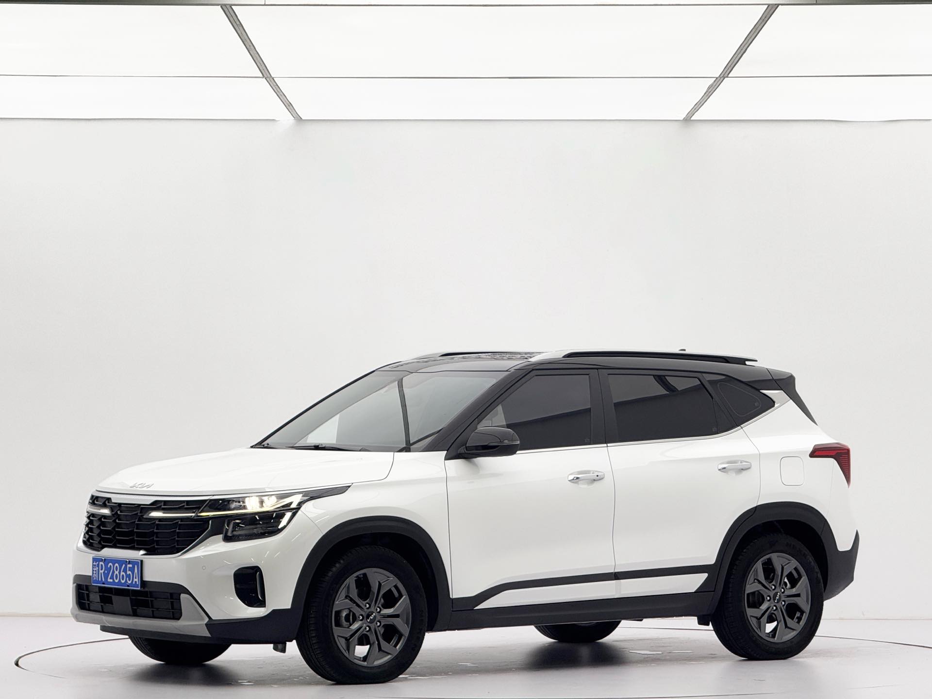 Kia Seltos 2024 Kia Seltos 2024 car image
