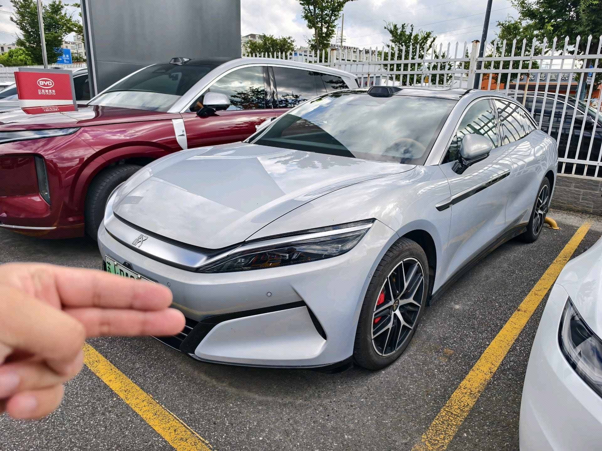 BYD HanL 2025 BYD HanL 2025 car image