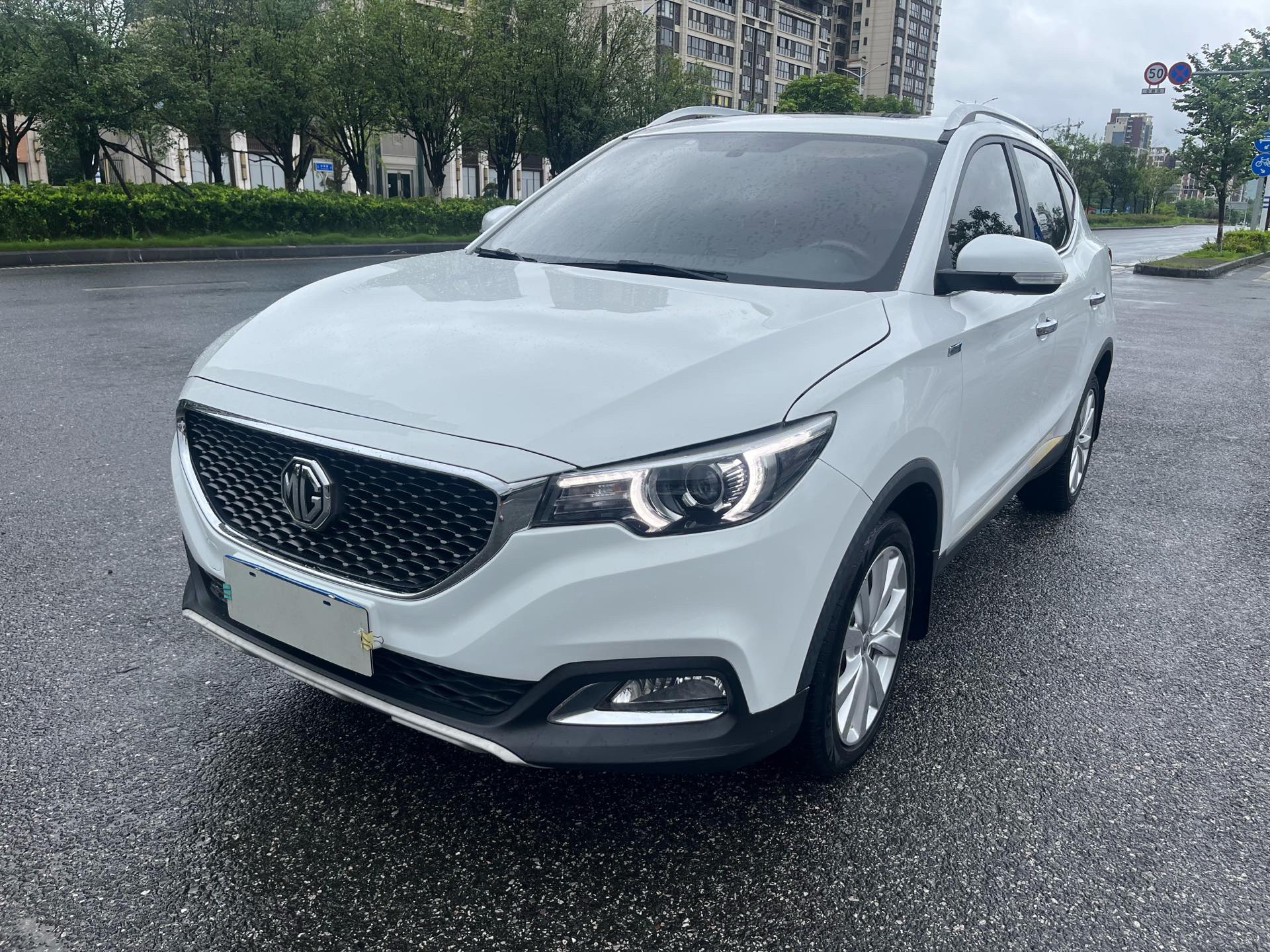 MG ZS 2017 MG ZS 2017 car image